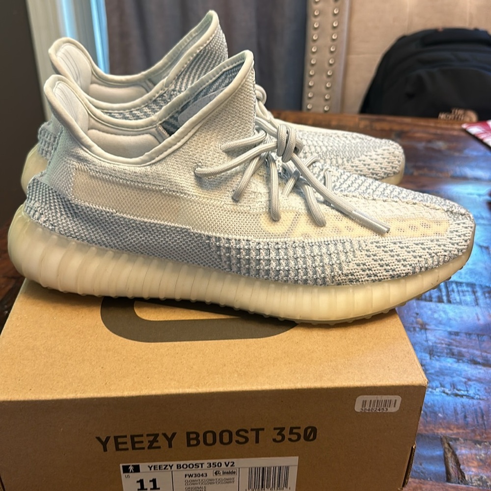 YEEZY CLOWHT SIZE 11 - Picture 3 of 6